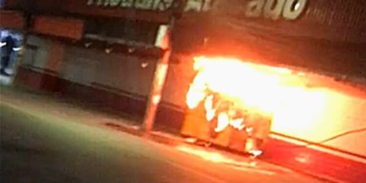 'Food Truck' incendeia no bairro Cidade Nova