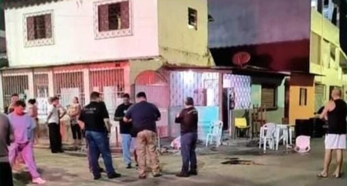 Homem morre por disparo de arma de fogo em rua do bairro Flores