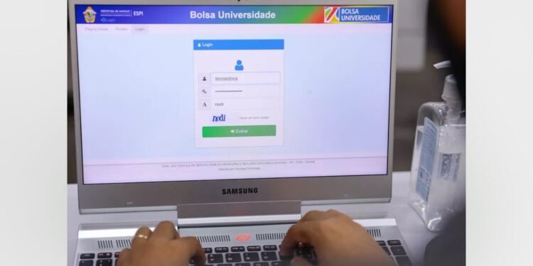 O site para inscrição no Programa Bolsa Universidade apresenta instabilidade