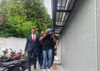 Sargento da Polícia Militar se entrega à polícia em Manaus