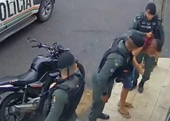 Homem é agredido após ofender PMs no Ceará (Foto: Reprodução/ internet)