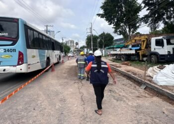 Ageman notifica Águas de Manaus após novo rompimento de adutora no bairro Adrianópolis