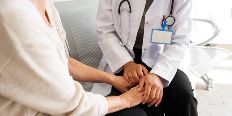 MPAM apura denúncias de desrespeito a idosos em unidades de saúde de Manaus