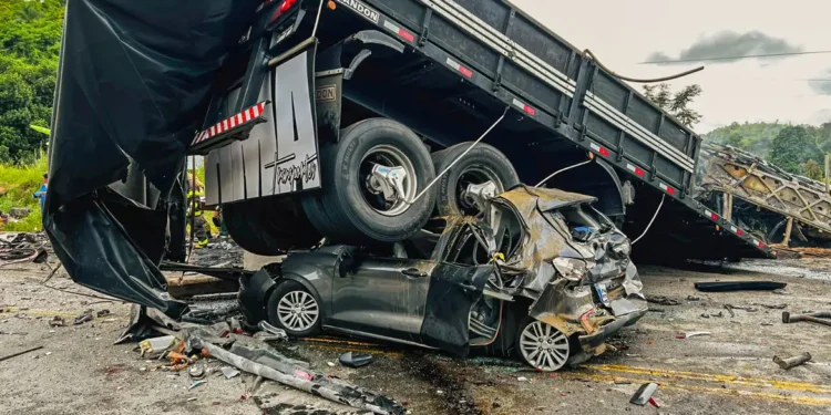 Polícia Civil identifica 15 corpos de vítimas de acidente na BR-116