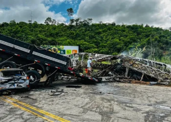 Acidente em rodovia deixa 22 mortos em Minas Gerais