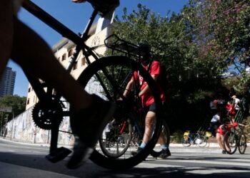 Produção de bicicletas convencionais cai, mas a das elétricas aumenta