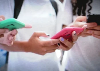 celular-e-proibido-nas-escolas