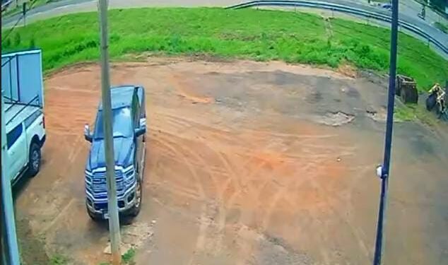 Motociclista morre e tem o seu coração exposto em rotatória