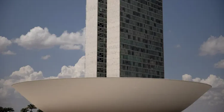 Câmara abre créditos para ações de saúde e combate às queimadas