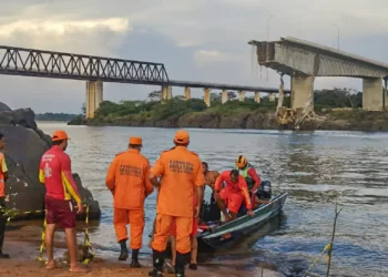 Chega a oito o número de mortes confirmadas após queda de ponte