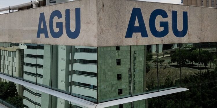 AGU: YouTube deve retirar vídeos desinformativos sobre saúde de Lula