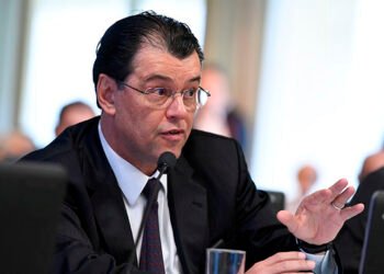 Reforma Tributária: Eduardo Braga inclui refino de petróleo na Zona Franca de Manaus para evitar prejuízos