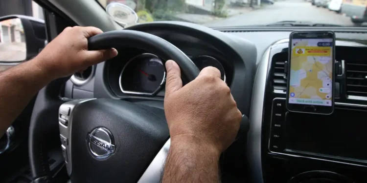 Uber defende no STF que não há vínculo de emprego com motoristas