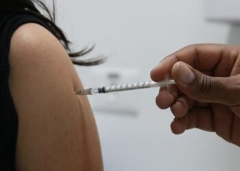 Vacinas contra covid-19 serão enviadas até terça para todo o Brasil