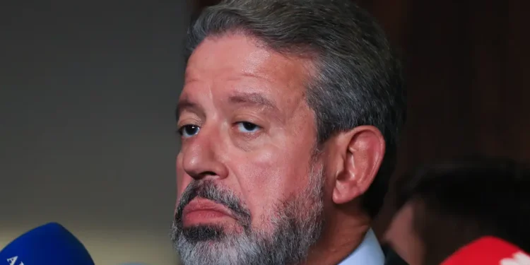 Sem acordo na CCJ, Lira vai pautar PEC do corte de gastos no plenário