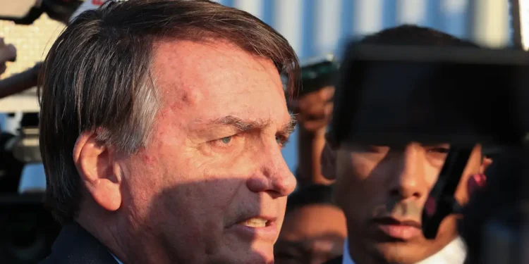 Bolsonaro poderá ir à missa de 7º dia da mãe de Valdemar Costa Neto