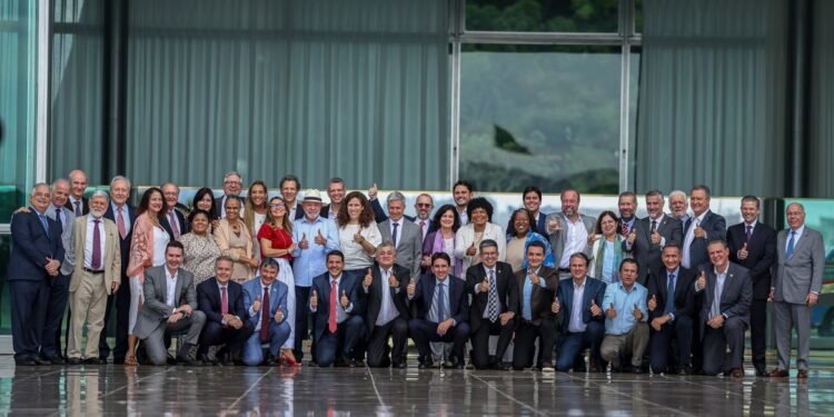 Lula faz última reunião do ano com todos os ministros