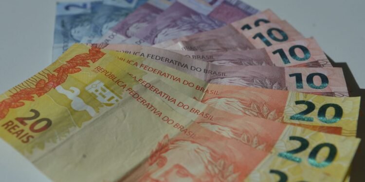 Receitas terão de subir R$ 17,9 bi para atingir déficit zero em 2025