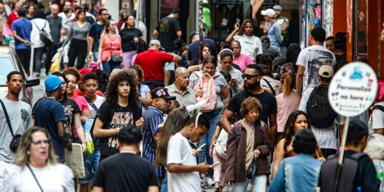 Serasa: mais de 73 milhões de pessoas estavam endividadas no país
