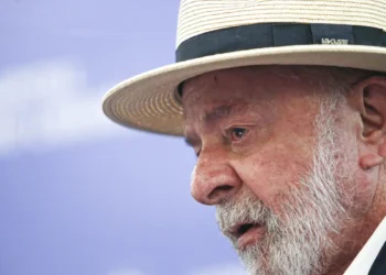 Lula reúne ministros para almoço no Alvorada