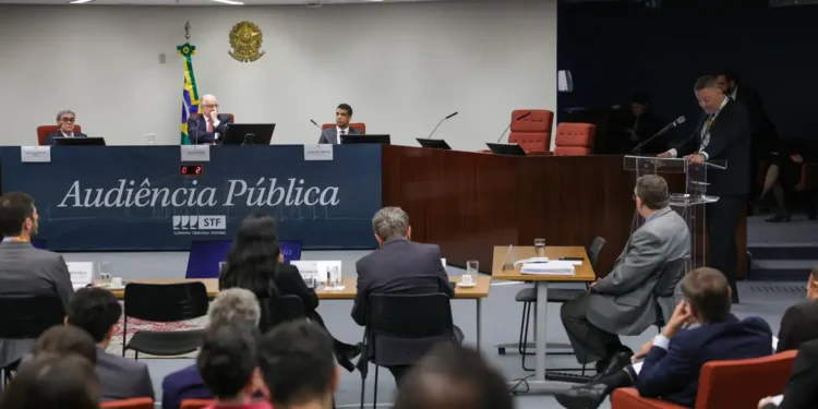 STF faz audiência pública antes de decisão final sobre uberização