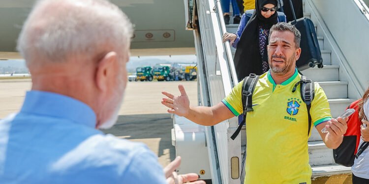 Operação de resgate de brasileiros no Líbano é a maior já feita pelo país