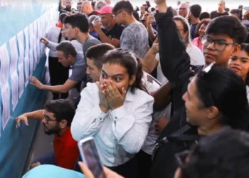 Estudantes acompanham resultado de vestibulares na UEA (Foto: Arthur Castro/Secom)