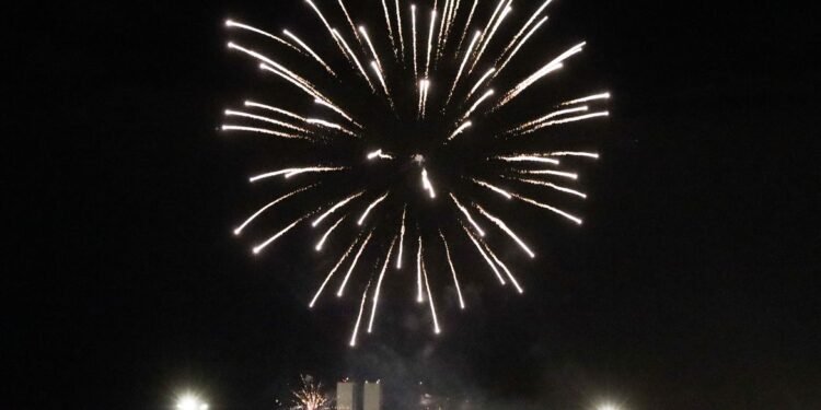 Médicos alertam para acidentes com fogos de artifícios nas festas