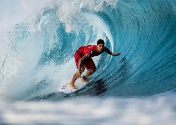 Gabriel Medina lesiona ombro e perde temporada 2025 da WSL