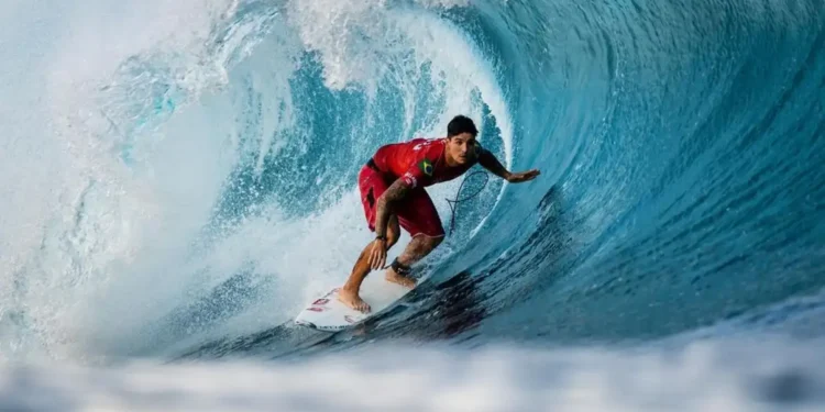 Gabriel Medina lesiona ombro e perde temporada 2025 da WSL