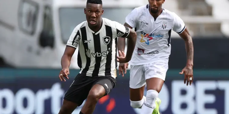 Campeão brasileiro e da Libertadores, Botafogo inicia 2025 com derrota