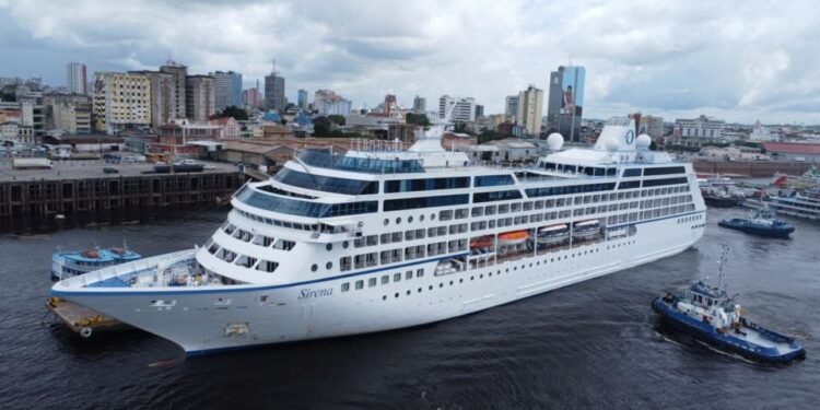 Temporada de Cruzeiro: primeiro navio do ano chega ao Amazonas trazendo 1,2 mil turistas