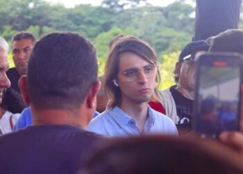 Amom Mandel ação em borba