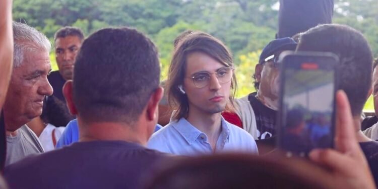 Amom Mandel ação em borba