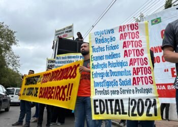 Aprovados em concursos protestam por nomeação para Forças de Segurança (Fotos: Hudson Neris/Rios de Notícias)