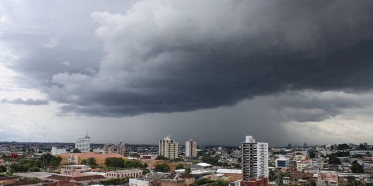 Chuvas podem ser mais intensas entre hoje, 31, e amanhã, 1° (Foto: Reprodução/Internet)
