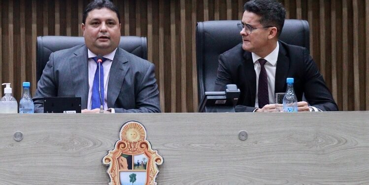 David Almeida culpa Caio André por não cumprir promessa de asfaltar 10 mil ruas: ‘o pior presidente’