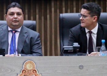 David Almeida culpa Caio André por não cumprir promessa de asfaltar 10 mil ruas: ‘o pior presidente’