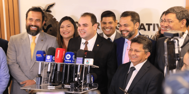 Políticos do Amazonas recebem salários de R$ 26 mil a R$ 46,3 mil