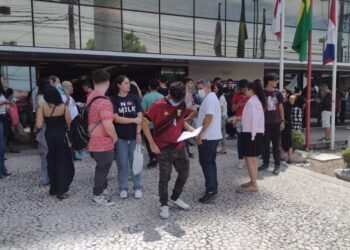 Estudantes durante realização da prova do Enem (Foto: Charles Pessoa)