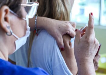 Vacina contra a covid-19 está disponível nas unidades de saúde em Manaus