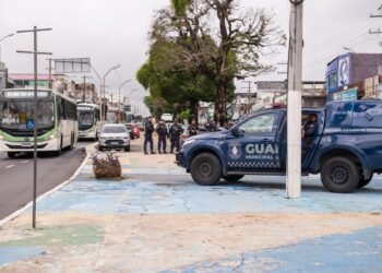 Paralisação relâmpago deixa passageiros sem ônibus em Manaus