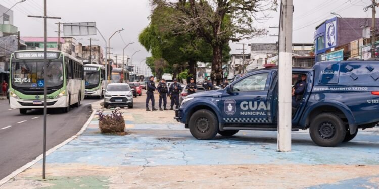 Paralisação relâmpago deixa passageiros sem ônibus em Manaus