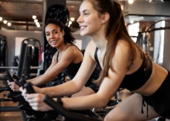 Carnaval 2025: exercícios cardiovasculares ajudam no preparo físico para acompanhar o ritmo dos blocos