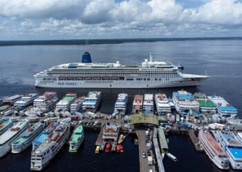 MS Aurora, maior cruzeiro da temporada, atraca no Porto de Manaus