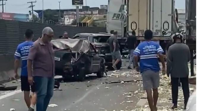 Vídeo: acidente de trânsito deixa um morto e oito feridos em rodovia no RJ