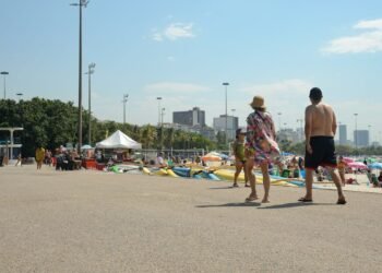 Turistas estrangeiros gastam US$ 7,3 bi em 2024, recorde em 15 anos