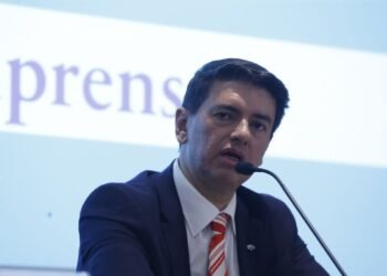 Oferta de crédito impulsionou venda de veículos em 2024, diz Fenabrave