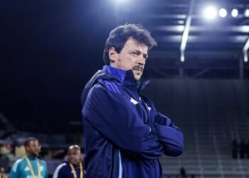 Cruzeiro anuncia a saída do técnico Fernando Diniz após tropeço no Campeonato Mineiro