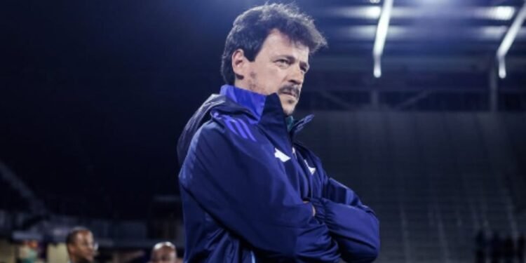 Cruzeiro anuncia a saída do técnico Fernando Diniz após tropeço no Campeonato Mineiro